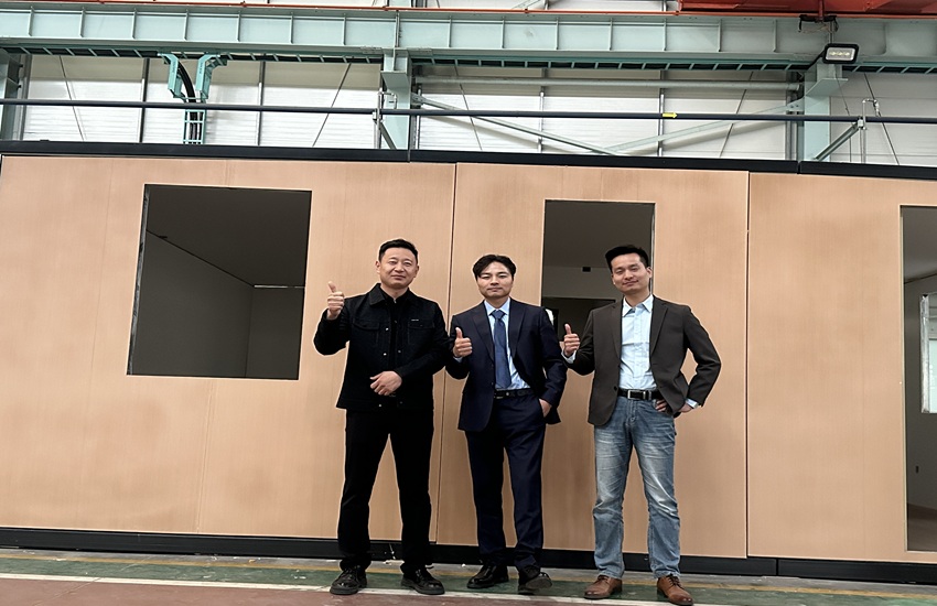 الاحتفال بالانتقال ومشاهدة المنتجات الجديدة